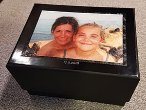 Foto stampata su coperchio di scatola in cartone Protetta con vernice con effetti di texture opache e lucide