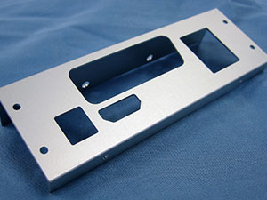 frontalino porta display in alluminio anodizzato color argento spessore 1mm sagomato forato e piegato a disegno